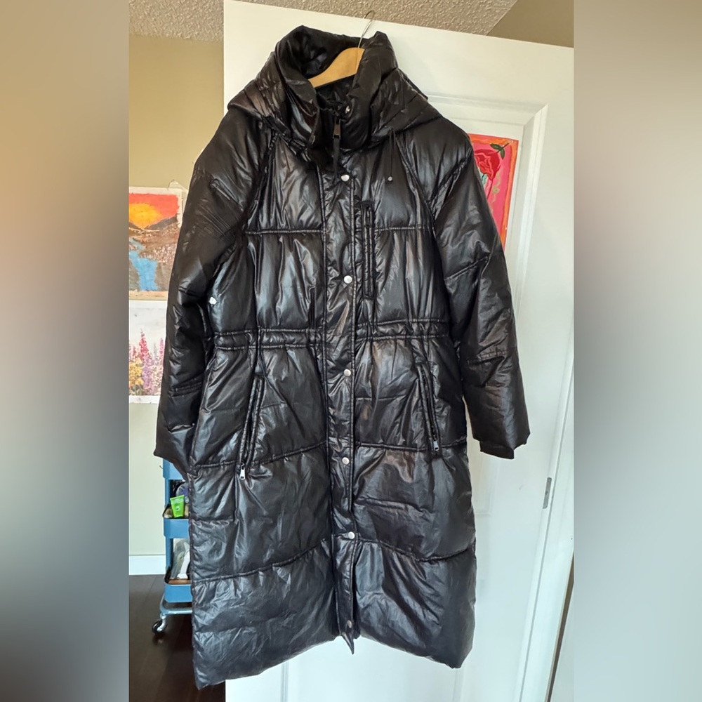 Gap Upcycled Women's Black Puffer Coat.